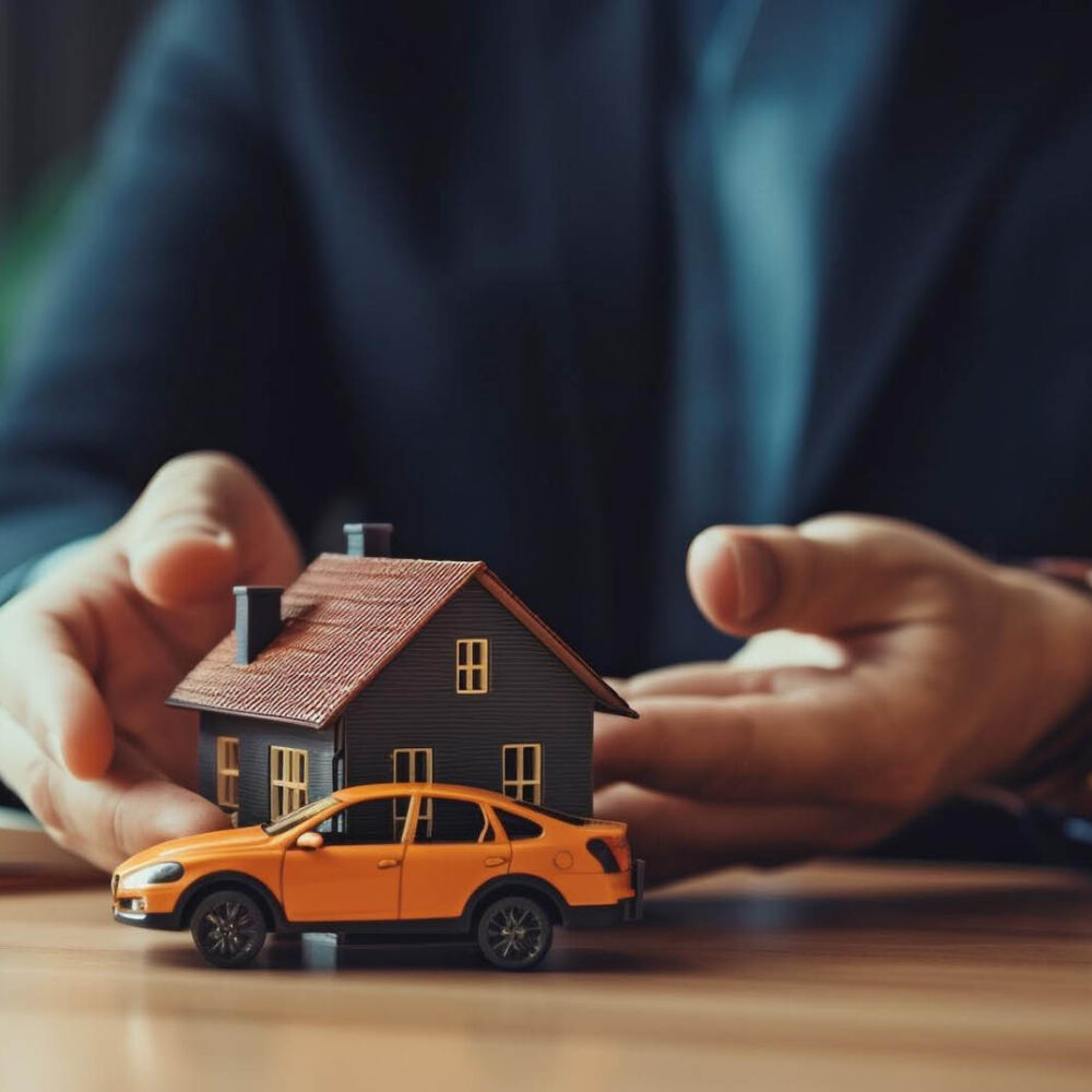 maison et voiture miniatures sur une table